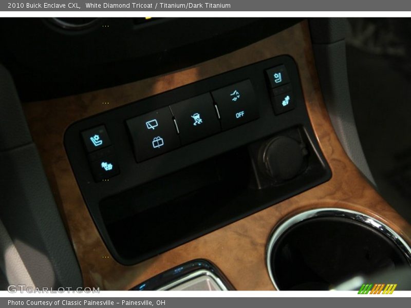 White Diamond Tricoat / Titanium/Dark Titanium 2010 Buick Enclave CXL