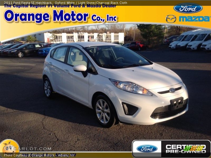 Oxford White / Light Stone/Charcoal Black Cloth 2011 Ford Fiesta SE Hatchback