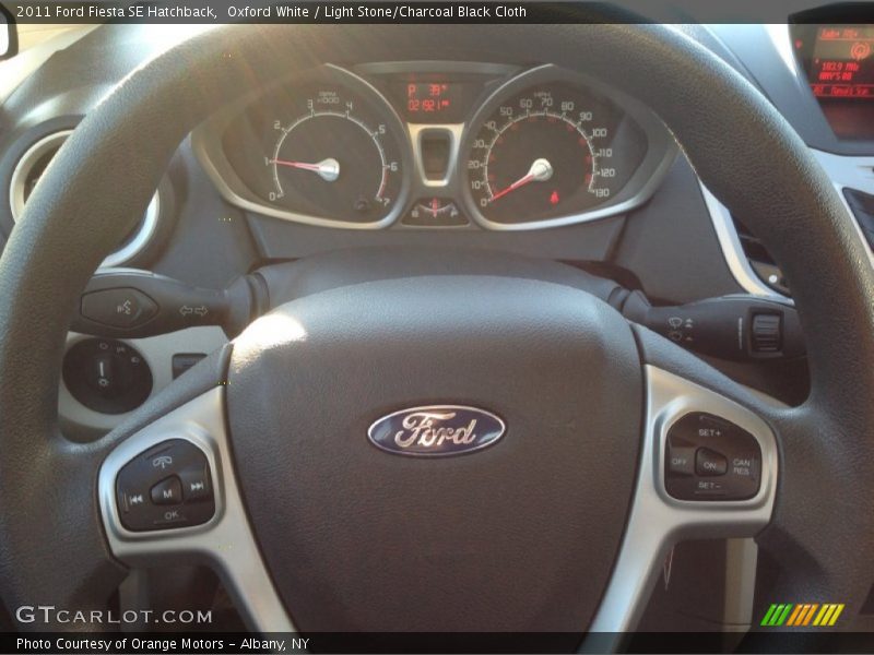 Oxford White / Light Stone/Charcoal Black Cloth 2011 Ford Fiesta SE Hatchback