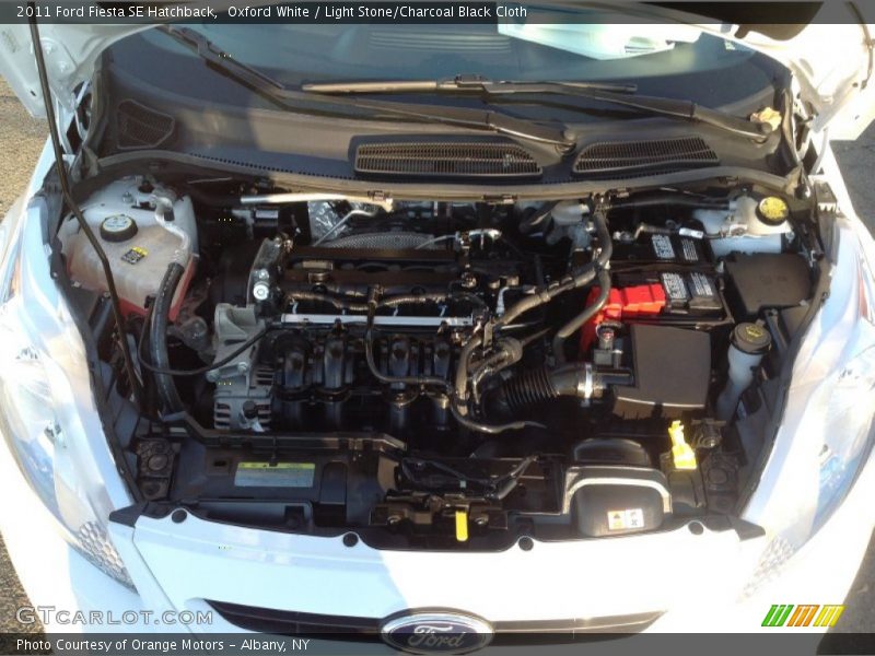 Oxford White / Light Stone/Charcoal Black Cloth 2011 Ford Fiesta SE Hatchback
