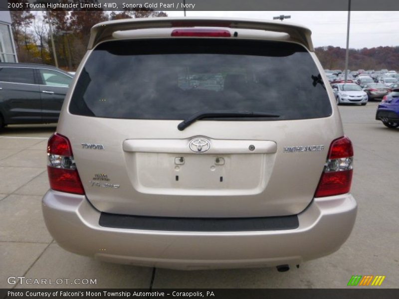 Sonora Gold Pearl / Ivory 2005 Toyota Highlander Limited 4WD