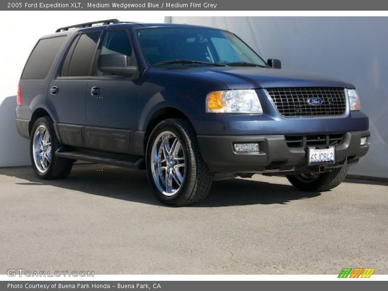Medium Wedgewood Blue / Medium Flint Grey 2005 Ford Expedition XLT