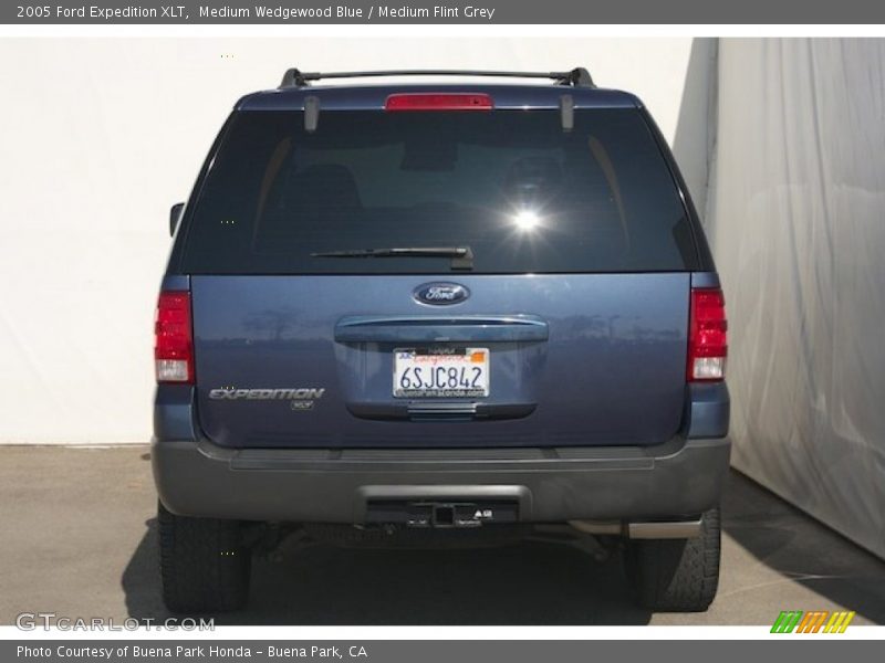 Medium Wedgewood Blue / Medium Flint Grey 2005 Ford Expedition XLT