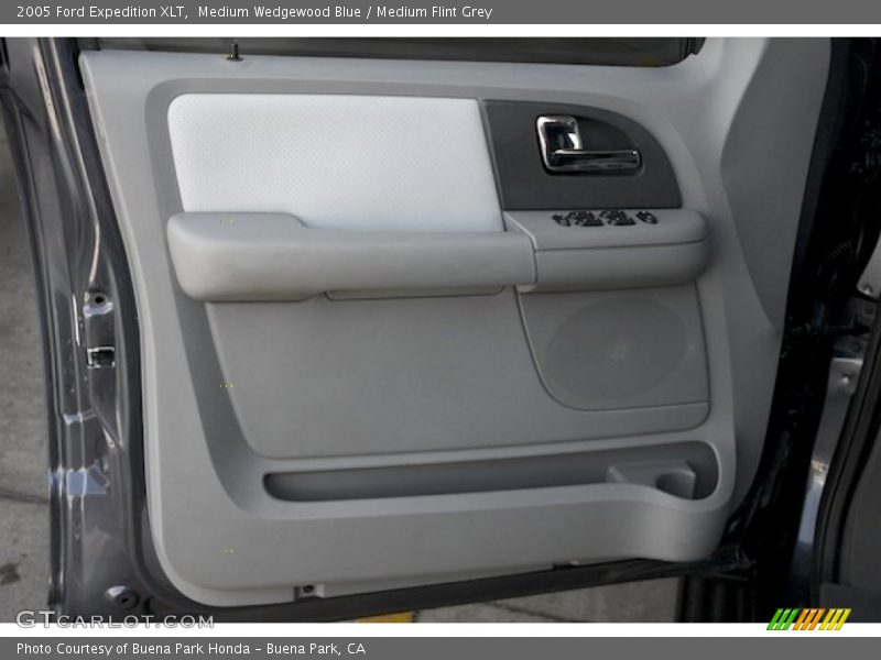 Medium Wedgewood Blue / Medium Flint Grey 2005 Ford Expedition XLT