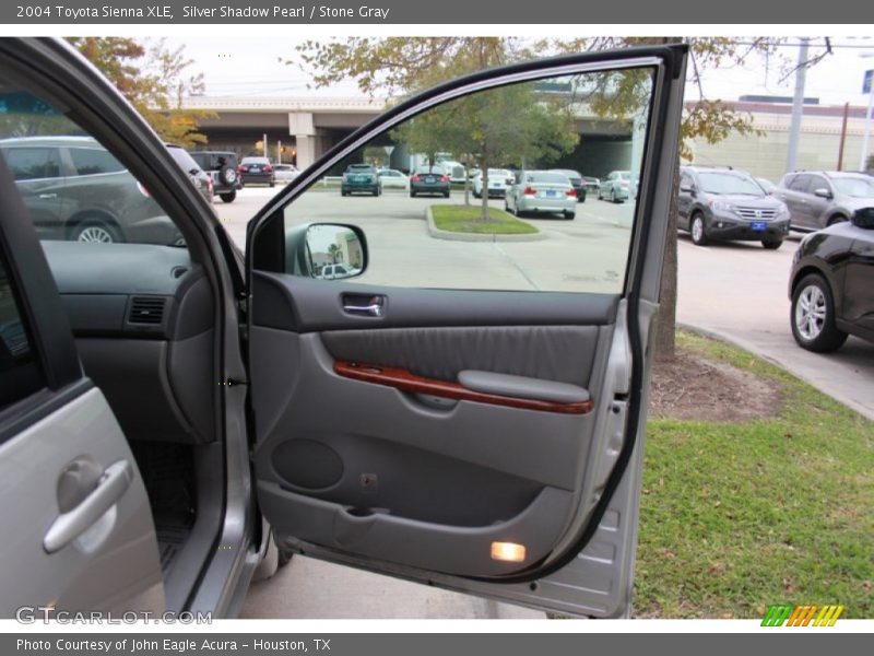 Silver Shadow Pearl / Stone Gray 2004 Toyota Sienna XLE