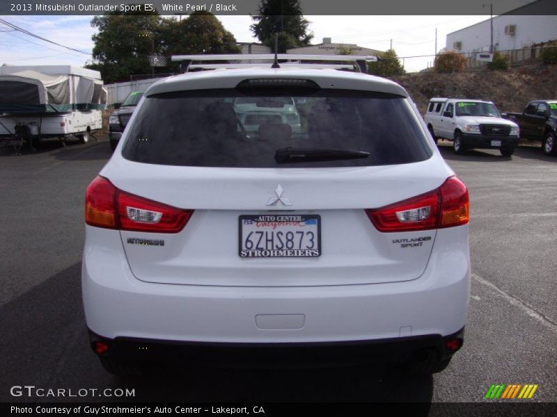 White Pearl / Black 2013 Mitsubishi Outlander Sport ES