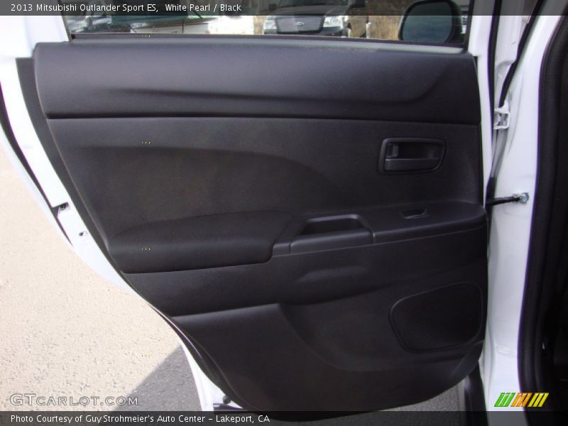 White Pearl / Black 2013 Mitsubishi Outlander Sport ES