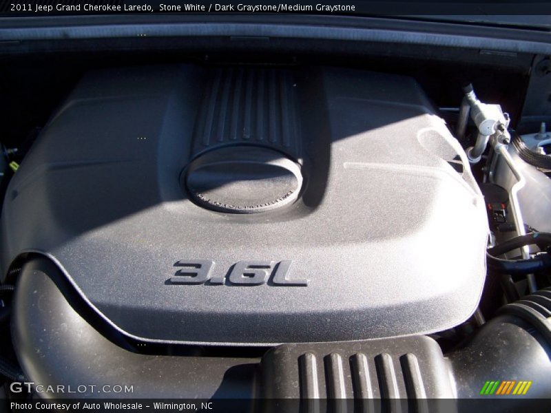 Stone White / Dark Graystone/Medium Graystone 2011 Jeep Grand Cherokee Laredo