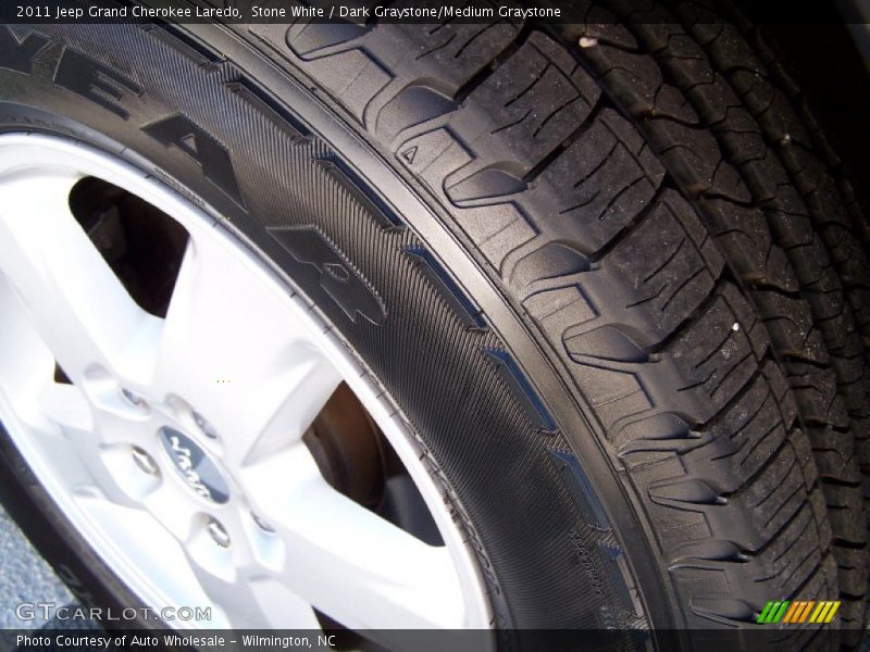 Stone White / Dark Graystone/Medium Graystone 2011 Jeep Grand Cherokee Laredo
