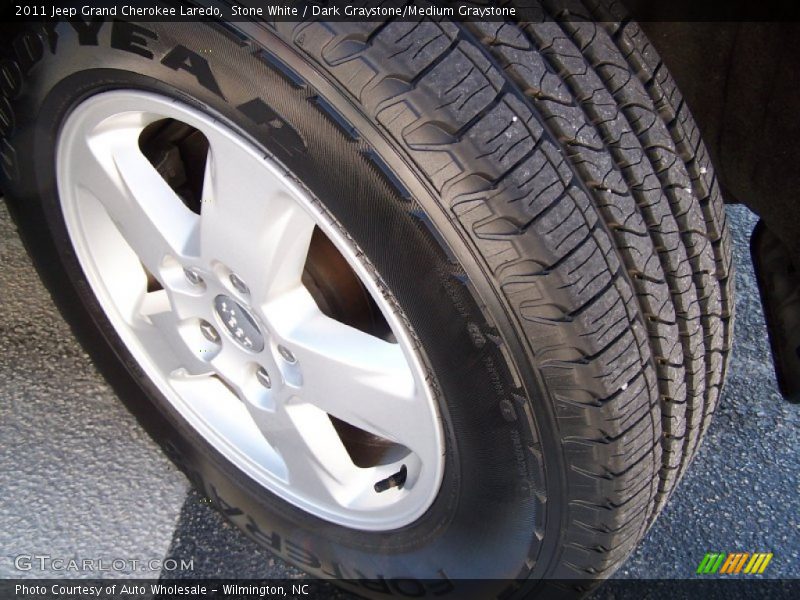 Stone White / Dark Graystone/Medium Graystone 2011 Jeep Grand Cherokee Laredo