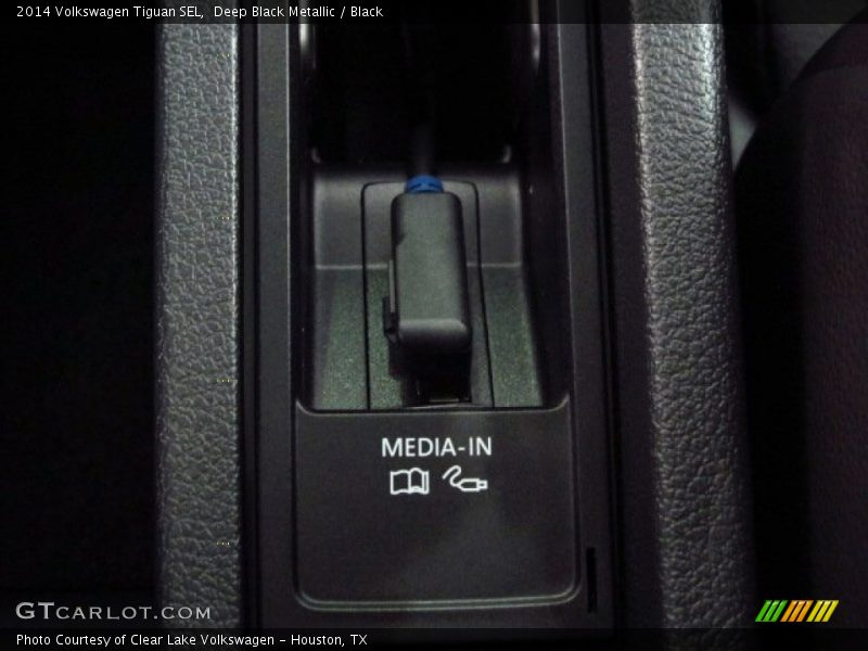 Deep Black Metallic / Black 2014 Volkswagen Tiguan SEL