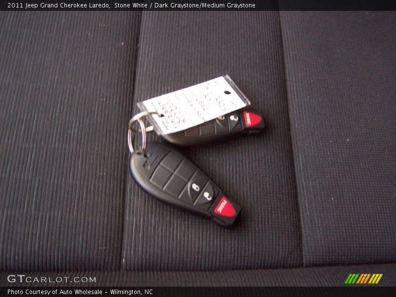 Stone White / Dark Graystone/Medium Graystone 2011 Jeep Grand Cherokee Laredo