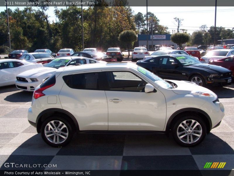 White Pearl / Black/Silver Trim 2011 Nissan Juke SV