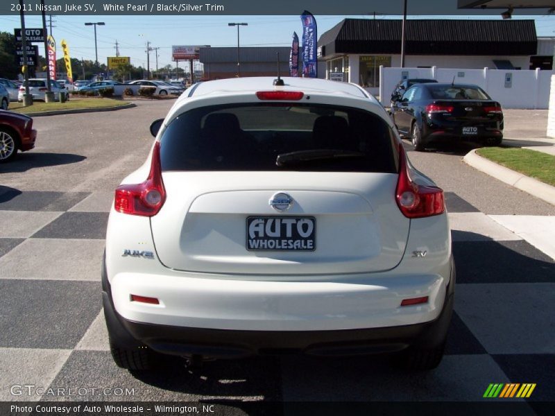White Pearl / Black/Silver Trim 2011 Nissan Juke SV