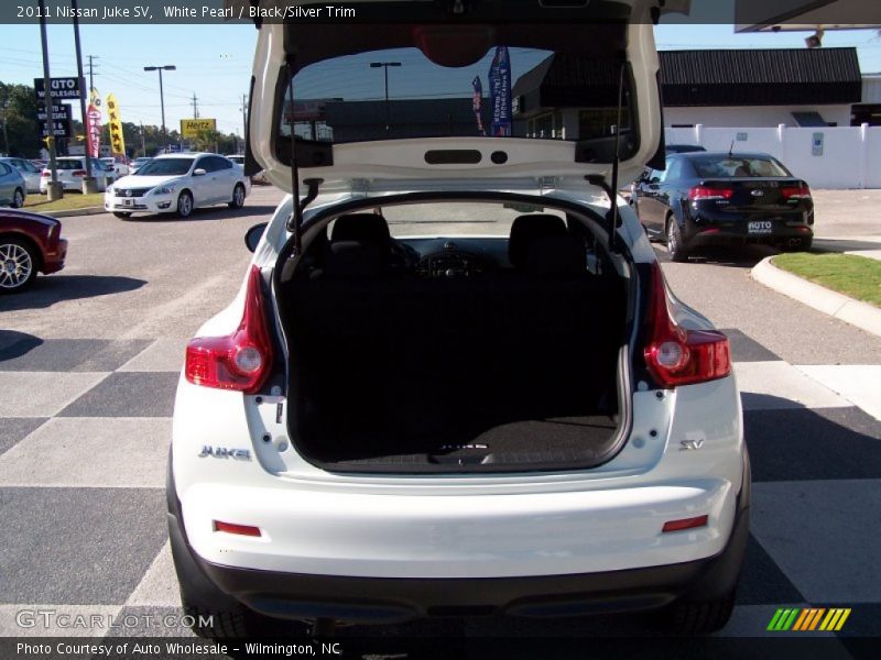 White Pearl / Black/Silver Trim 2011 Nissan Juke SV