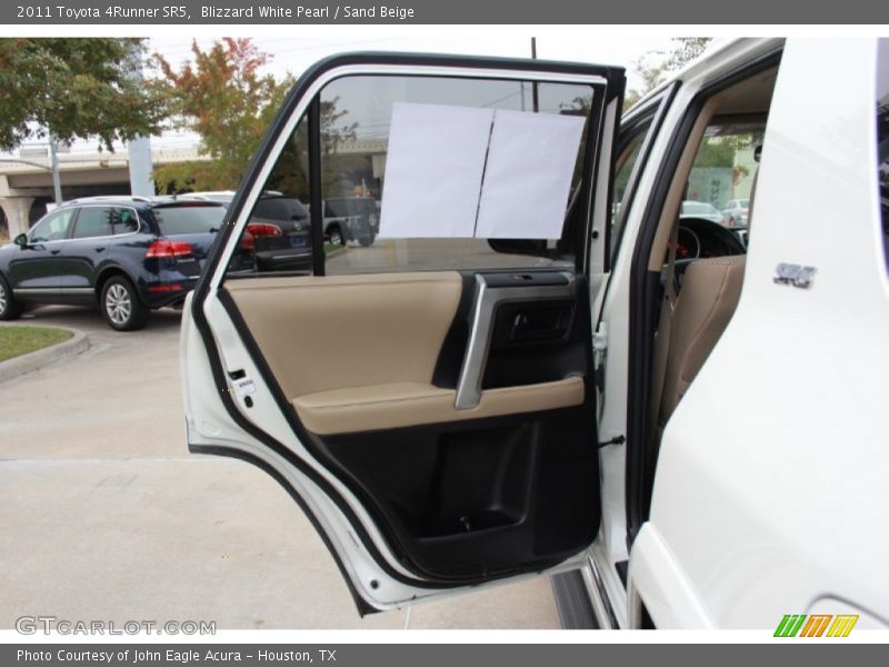 Blizzard White Pearl / Sand Beige 2011 Toyota 4Runner SR5