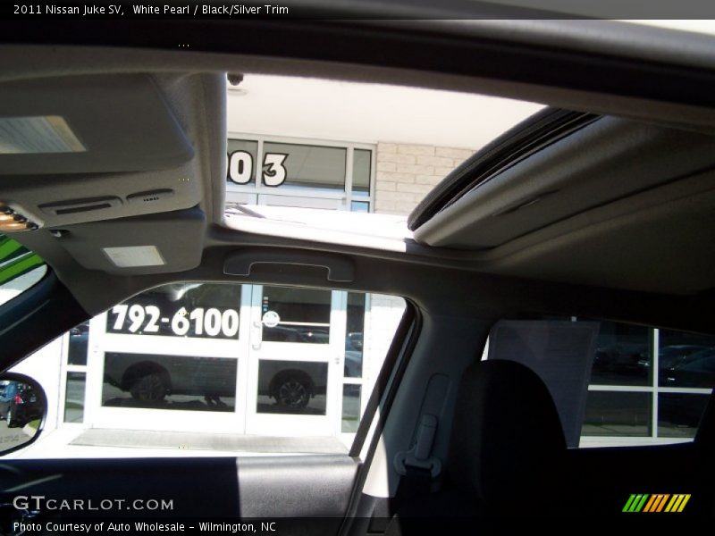White Pearl / Black/Silver Trim 2011 Nissan Juke SV