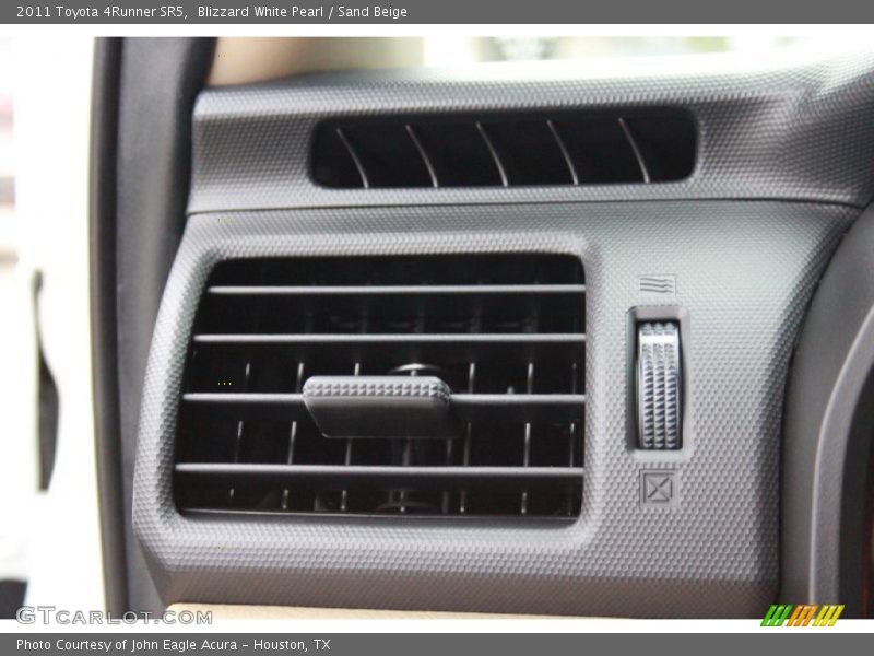 Blizzard White Pearl / Sand Beige 2011 Toyota 4Runner SR5