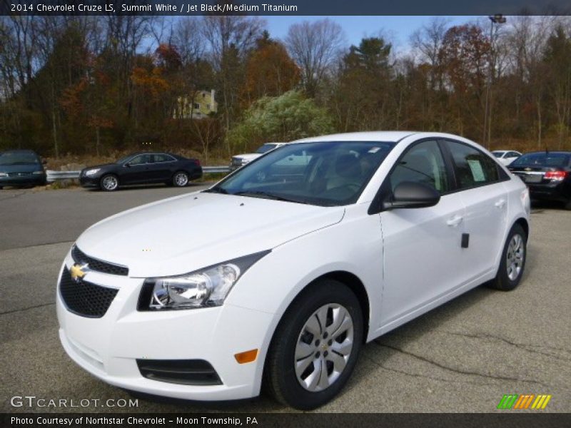 Front 3/4 View of 2014 Cruze LS