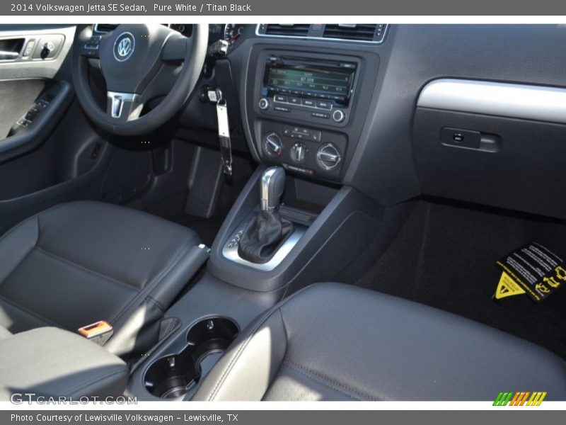 Pure White / Titan Black 2014 Volkswagen Jetta SE Sedan