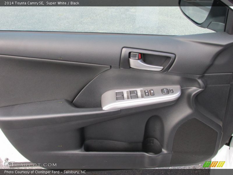 Super White / Black 2014 Toyota Camry SE