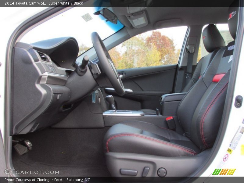 Super White / Black 2014 Toyota Camry SE