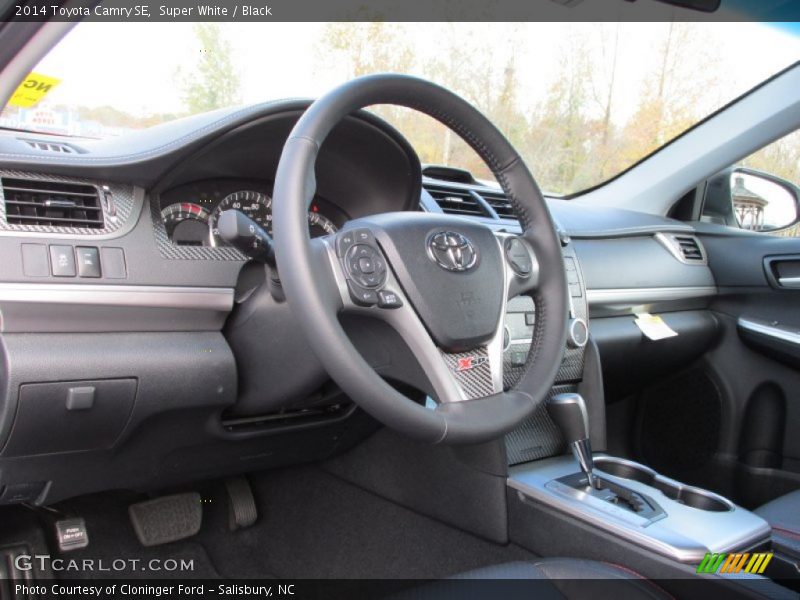 Super White / Black 2014 Toyota Camry SE