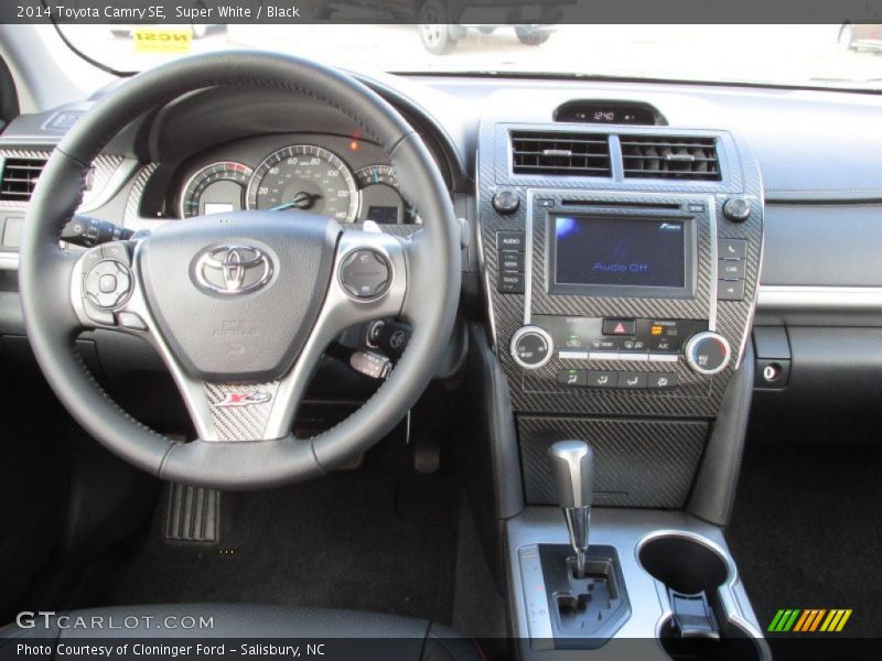 Super White / Black 2014 Toyota Camry SE