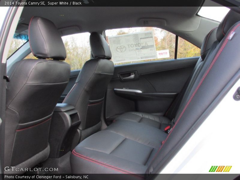 Super White / Black 2014 Toyota Camry SE