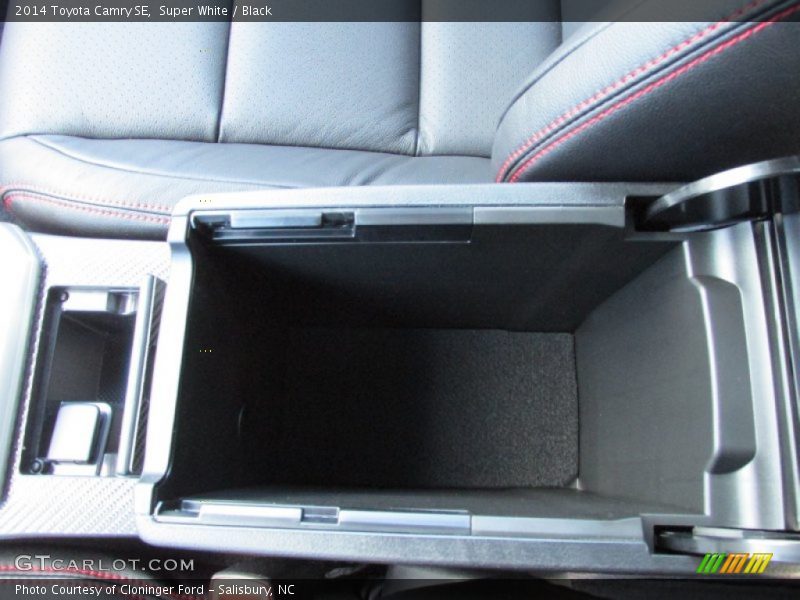 Super White / Black 2014 Toyota Camry SE