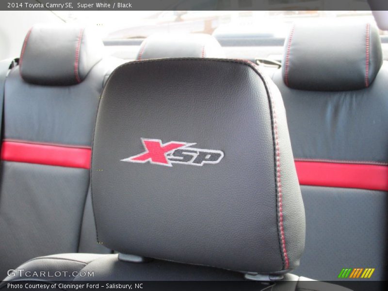 Super White / Black 2014 Toyota Camry SE