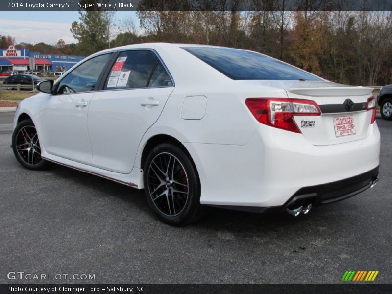 Super White / Black 2014 Toyota Camry SE