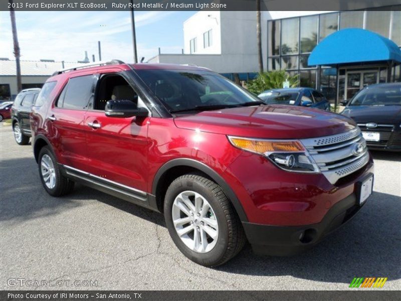 Front 3/4 View of 2013 Explorer XLT EcoBoost