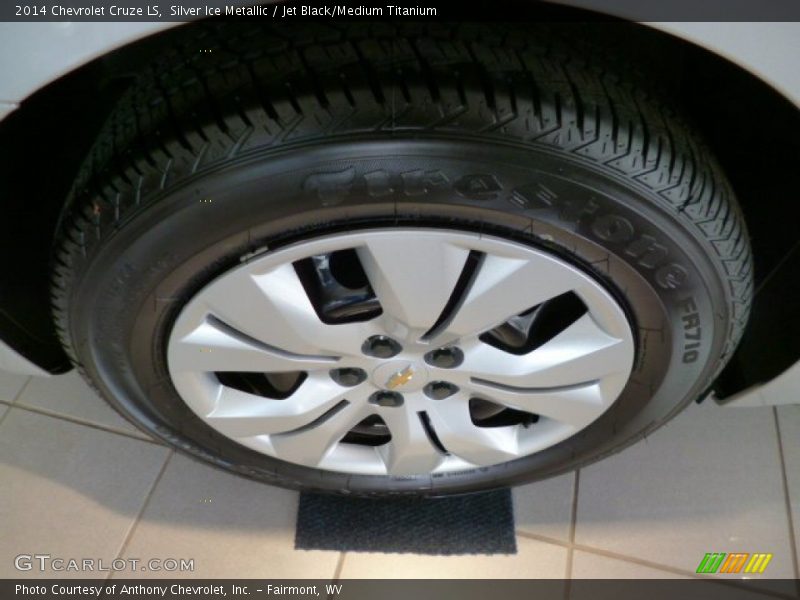 Silver Ice Metallic / Jet Black/Medium Titanium 2014 Chevrolet Cruze LS