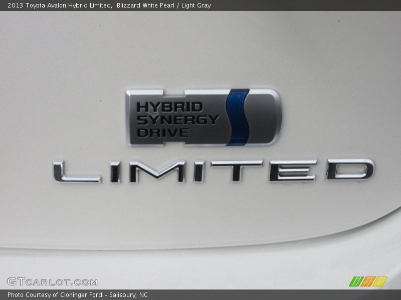 Blizzard White Pearl / Light Gray 2013 Toyota Avalon Hybrid Limited