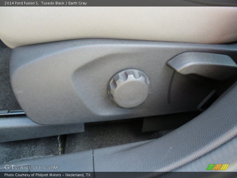 Tuxedo Black / Earth Gray 2014 Ford Fusion S