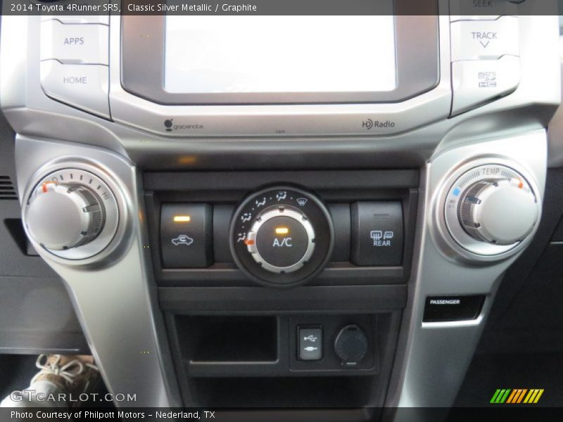 Classic Silver Metallic / Graphite 2014 Toyota 4Runner SR5