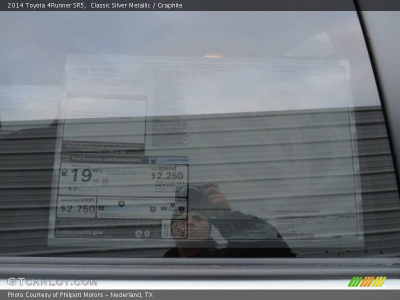 Classic Silver Metallic / Graphite 2014 Toyota 4Runner SR5