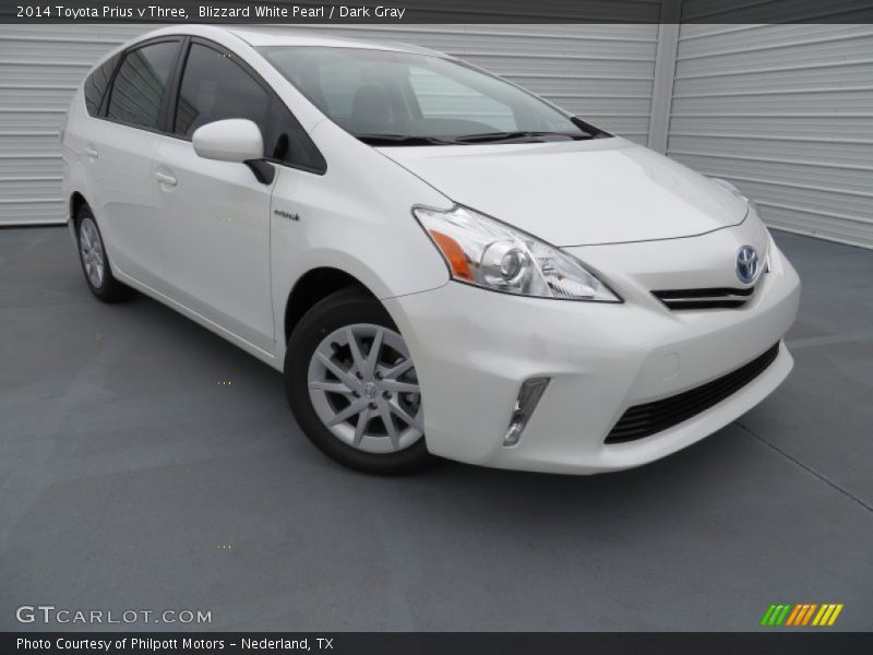 Front 3/4 View of 2014 Prius v Three
