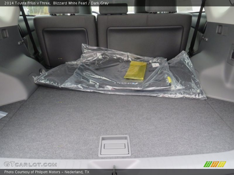 Blizzard White Pearl / Dark Gray 2014 Toyota Prius v Three