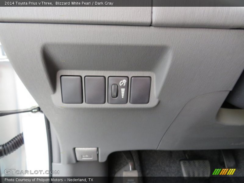 Blizzard White Pearl / Dark Gray 2014 Toyota Prius v Three