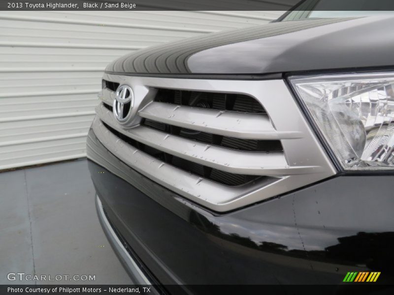 Black / Sand Beige 2013 Toyota Highlander