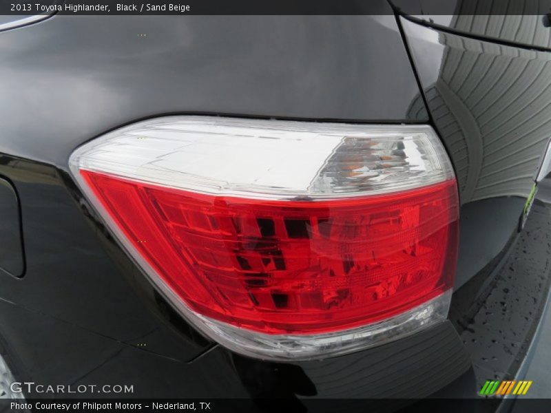 Black / Sand Beige 2013 Toyota Highlander