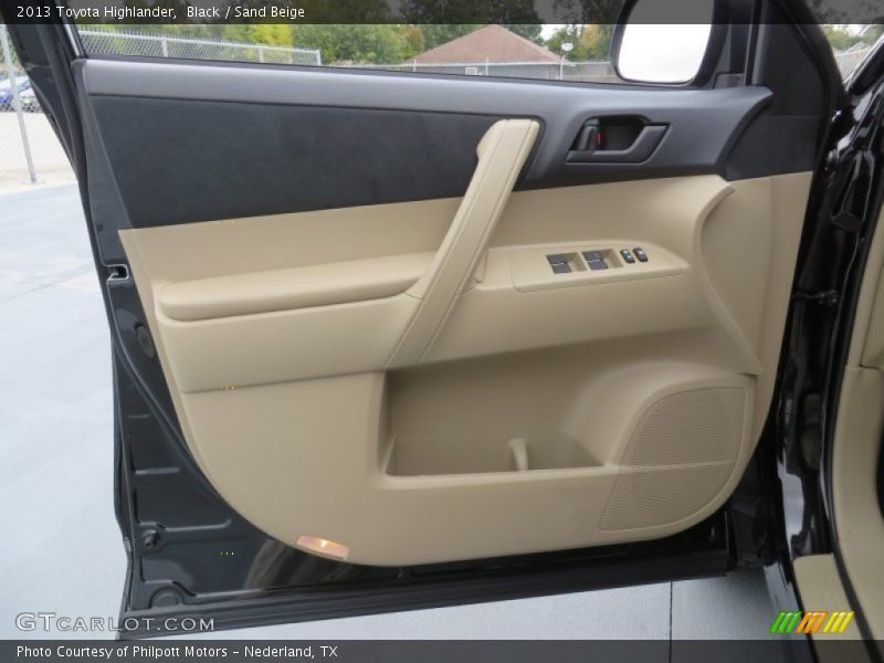 Black / Sand Beige 2013 Toyota Highlander