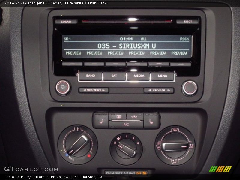 Pure White / Titan Black 2014 Volkswagen Jetta SE Sedan
