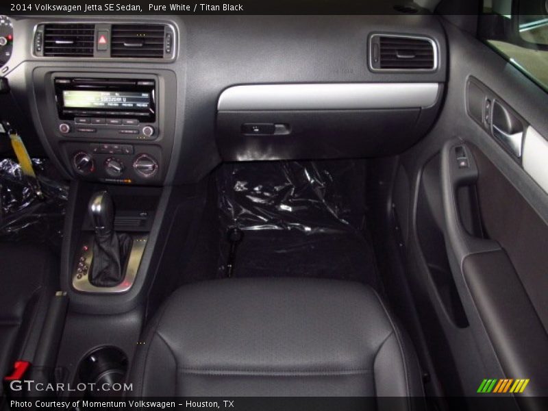 Pure White / Titan Black 2014 Volkswagen Jetta SE Sedan