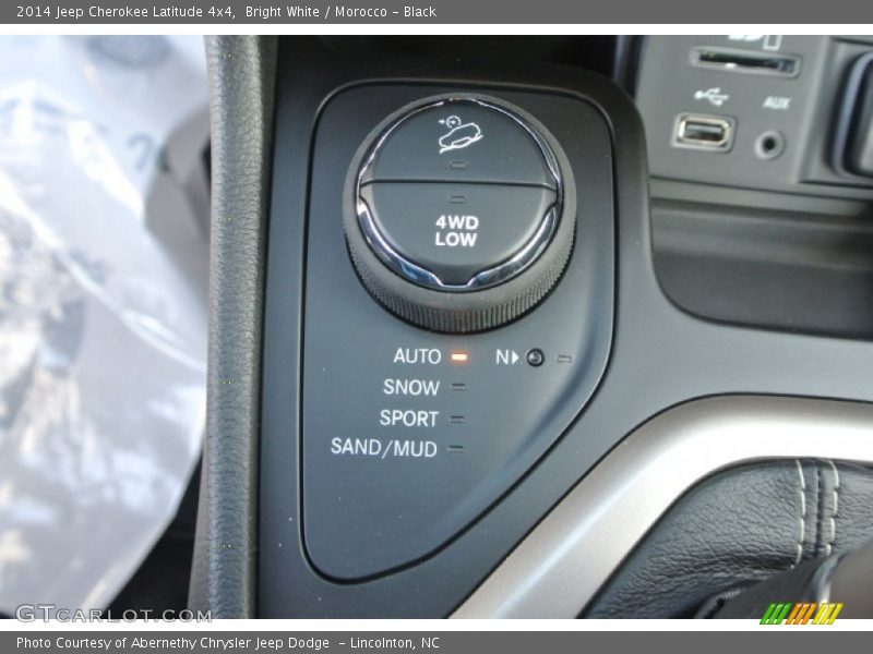 Controls of 2014 Cherokee Latitude 4x4
