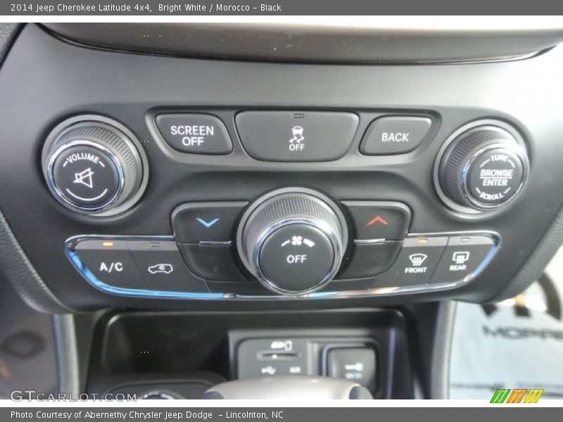 Controls of 2014 Cherokee Latitude 4x4