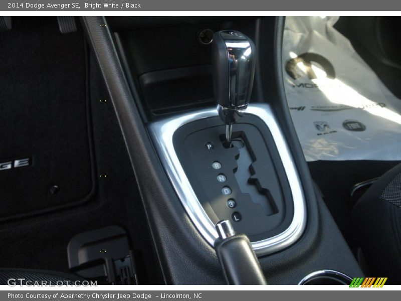 Bright White / Black 2014 Dodge Avenger SE