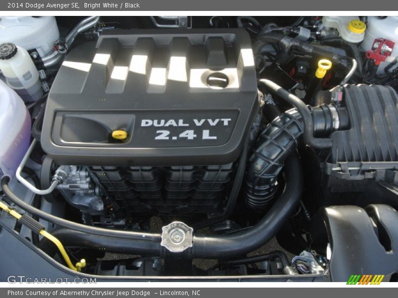 Bright White / Black 2014 Dodge Avenger SE